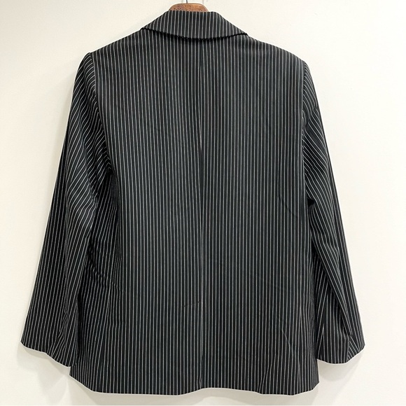 A New Day woman’s oversized fall blazer black white pinstripe size small - Picture 4 of 9